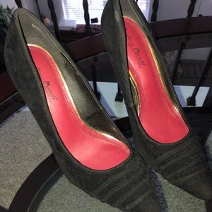 *OFFER* Anne Michelle Black Velvet Heels NWOB